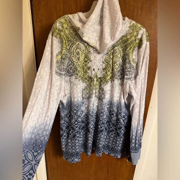 Gently used condition, lightweight bohemian style long sleeve hooded tee - Picture 14 of 17